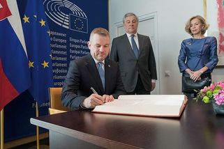 Prezident Pellegrini zametl slovenské referendum o Ficovi pod koberec - Médium.cz